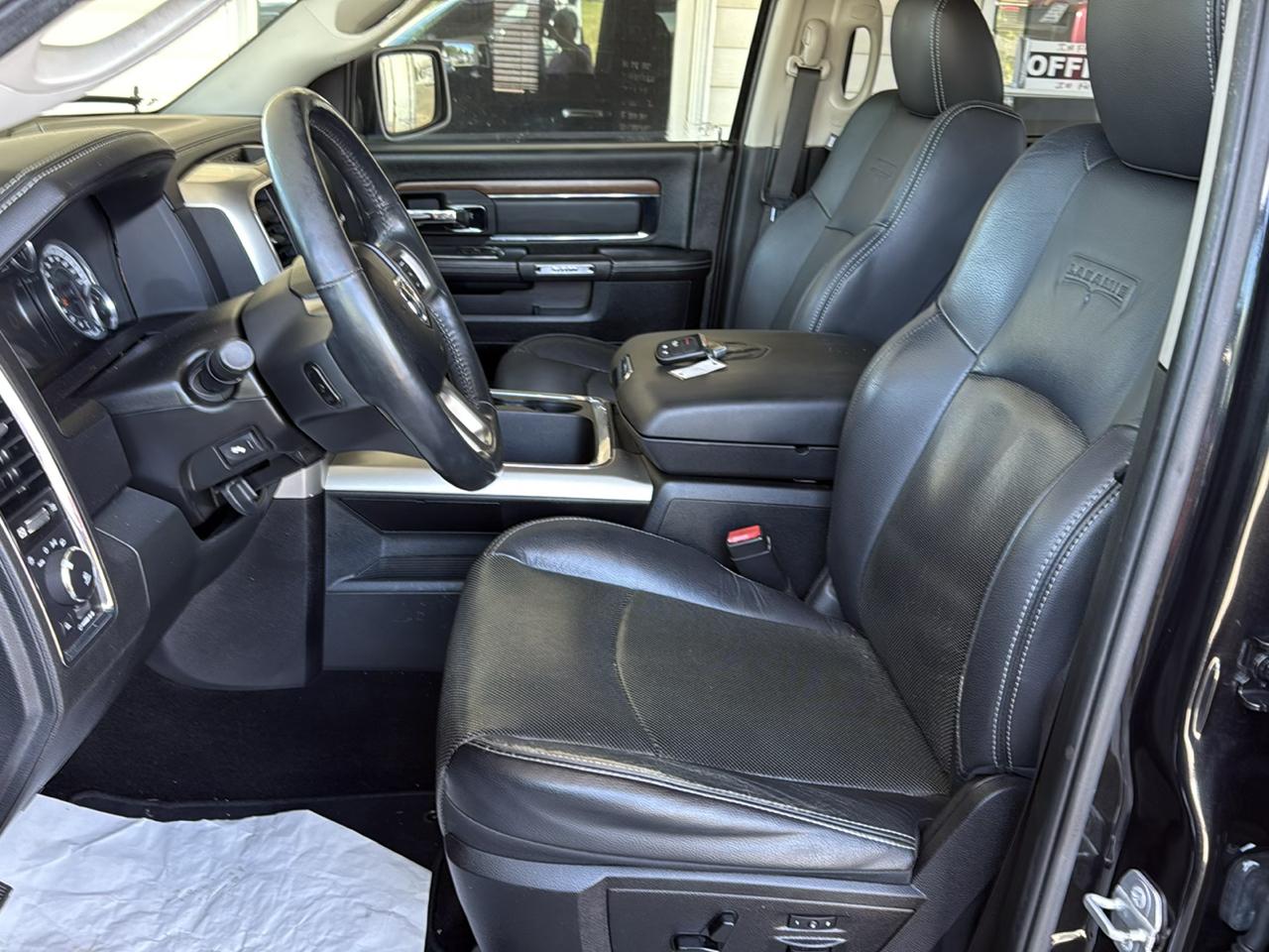 RAM 1500 Laramie Crew Cab SWB 4WD 2015