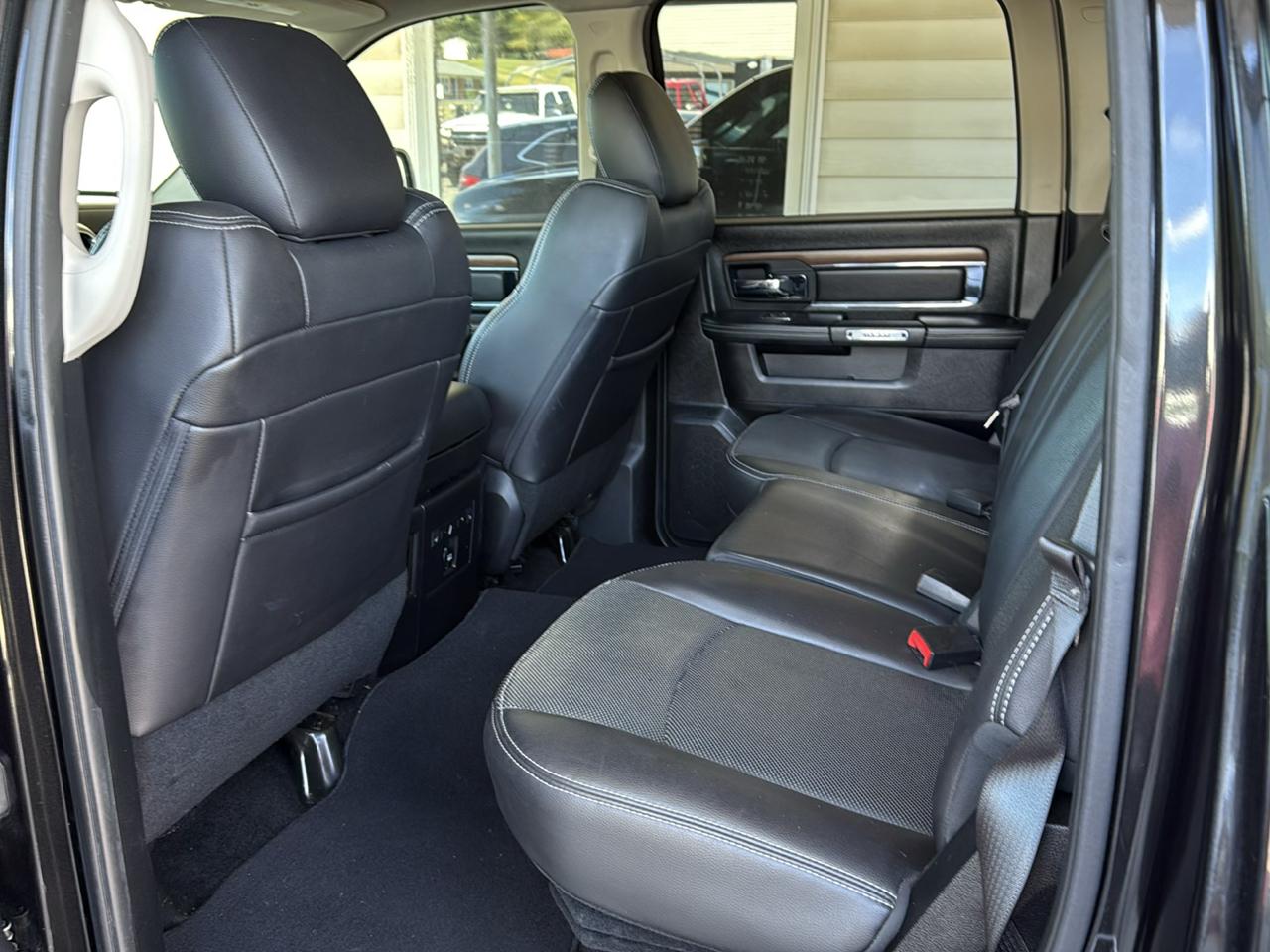 RAM 1500 Laramie Crew Cab SWB 4WD 2015