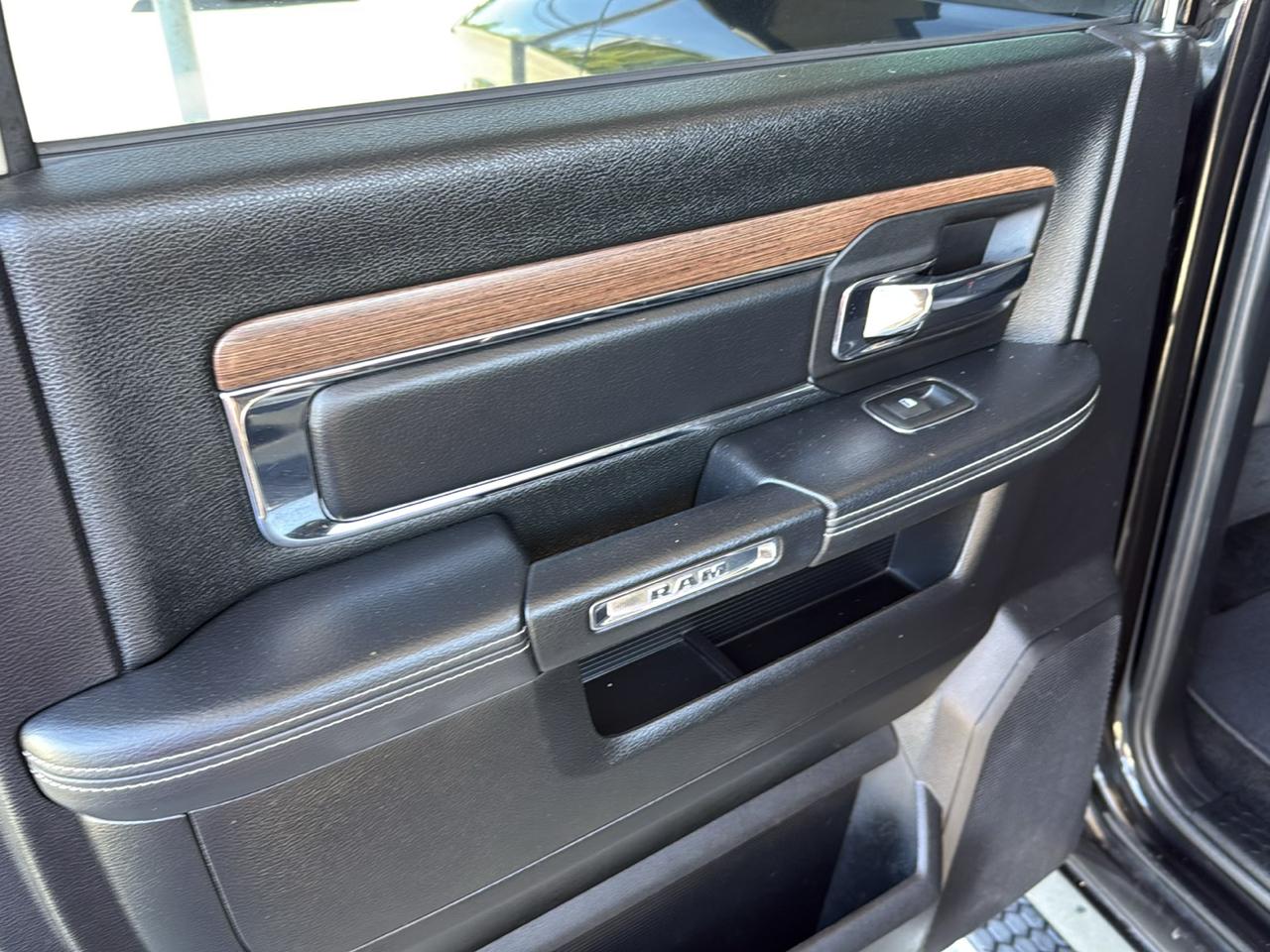 RAM 1500 Laramie Crew Cab SWB 4WD 2015