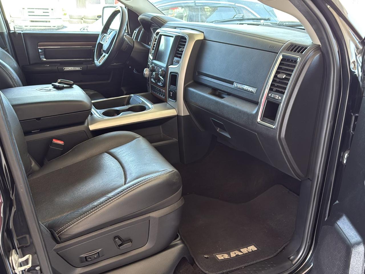 RAM 1500 Laramie Crew Cab SWB 4WD 2015