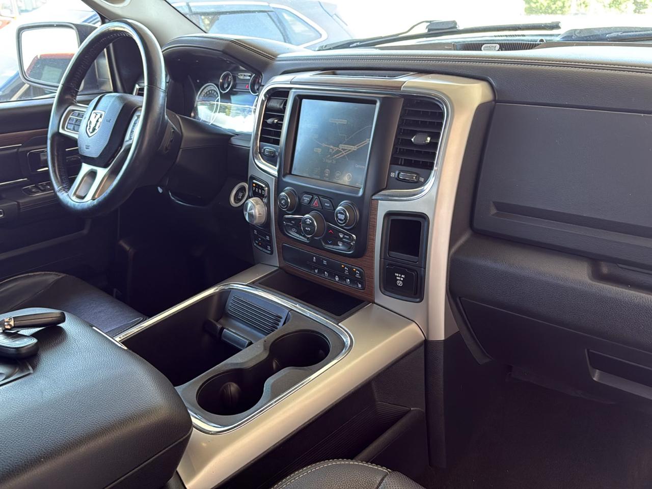 RAM 1500 Laramie Crew Cab SWB 4WD 2015