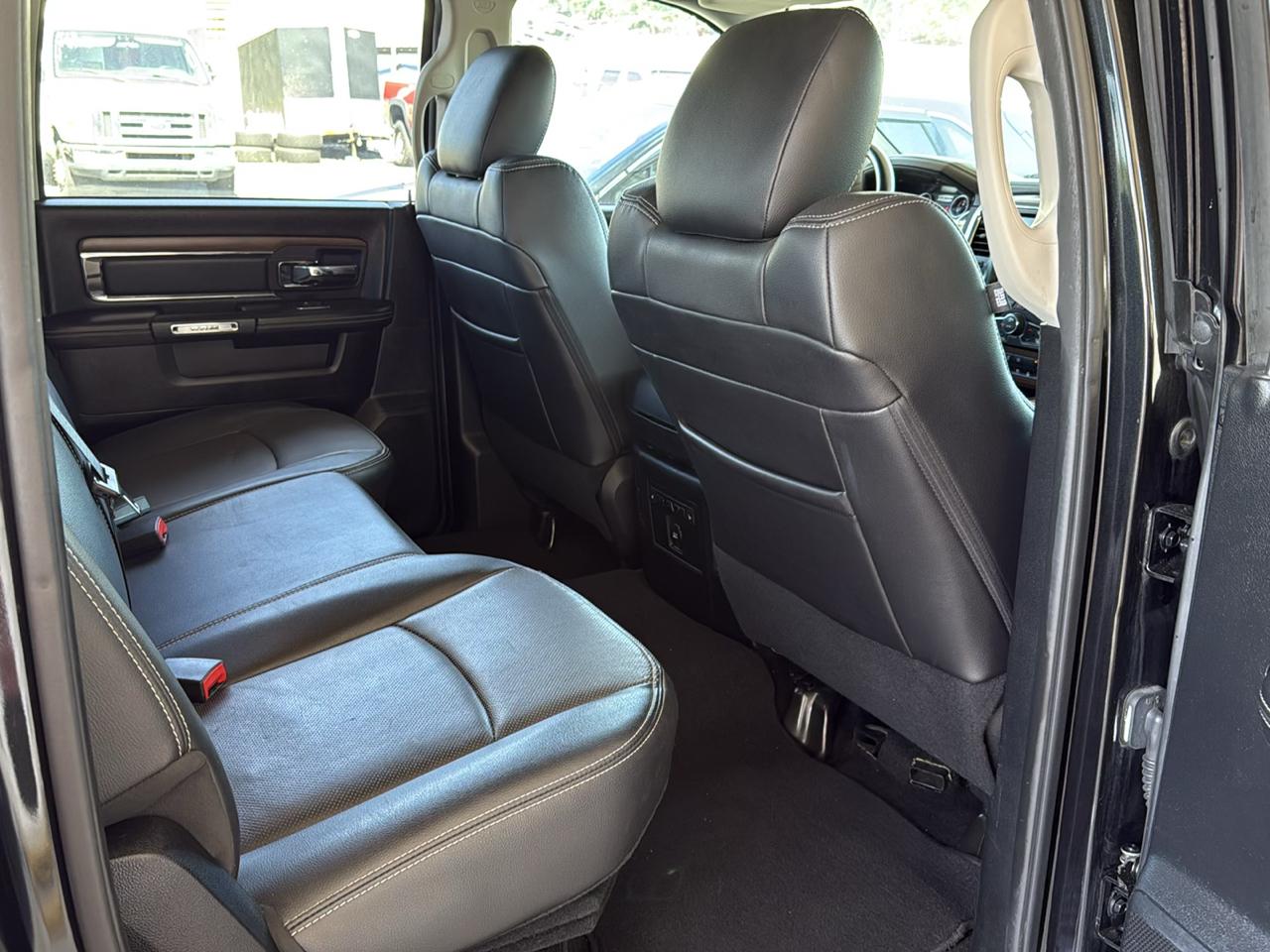 RAM 1500 Laramie Crew Cab SWB 4WD 2015
