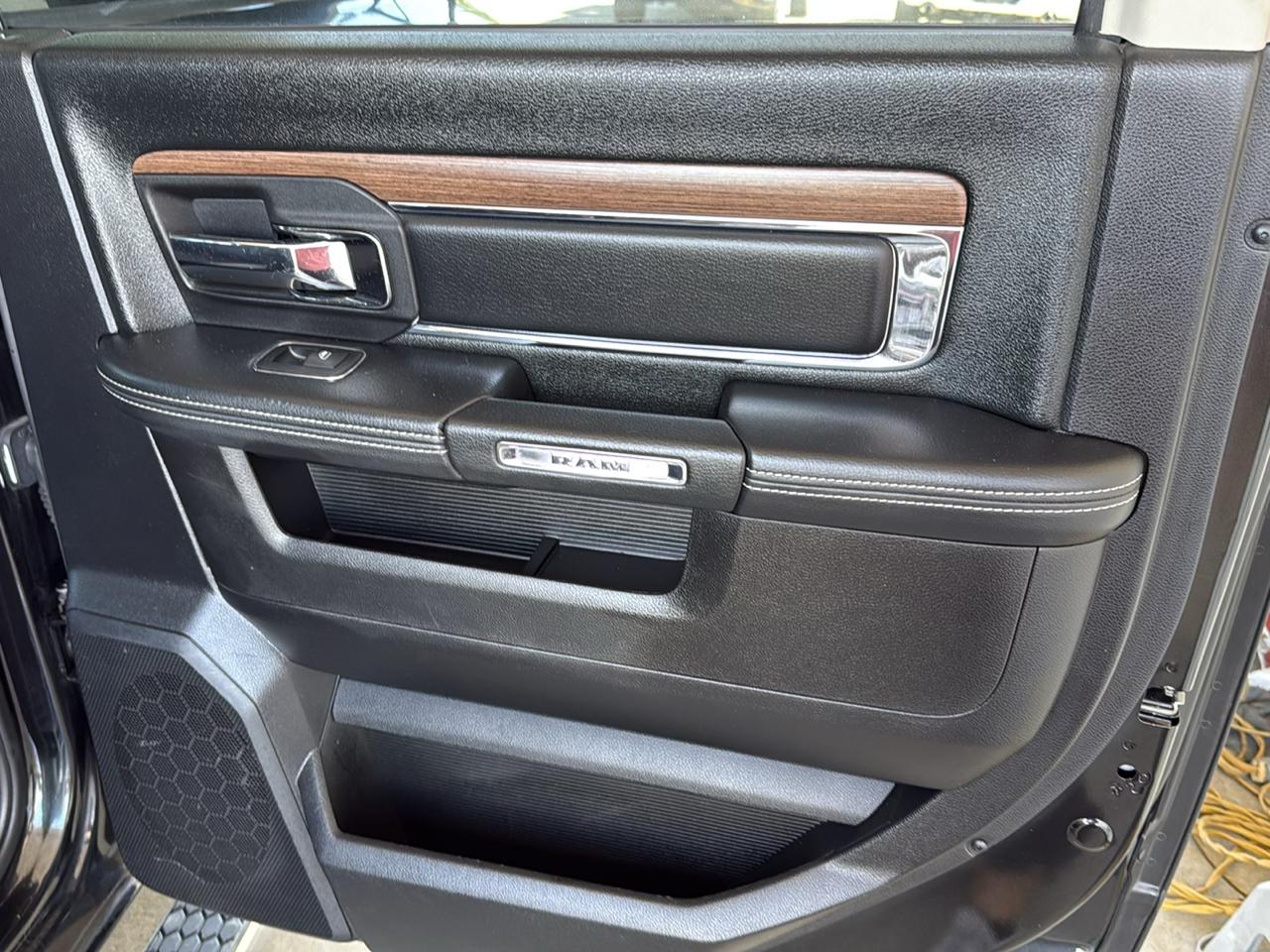 RAM 1500 Laramie Crew Cab SWB 4WD 2015