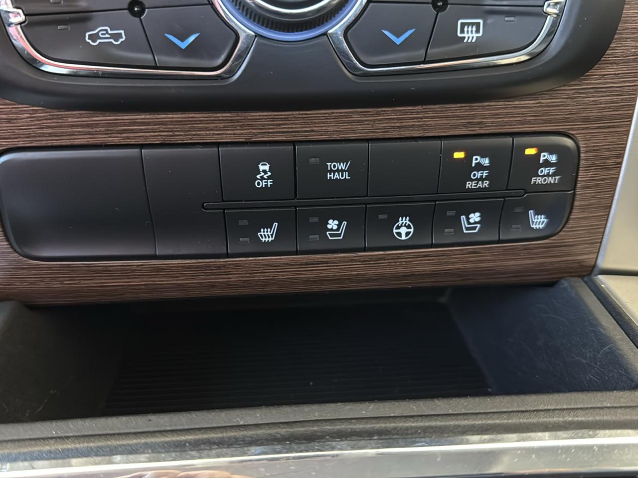 RAM 1500 Laramie Crew Cab SWB 4WD 2015
