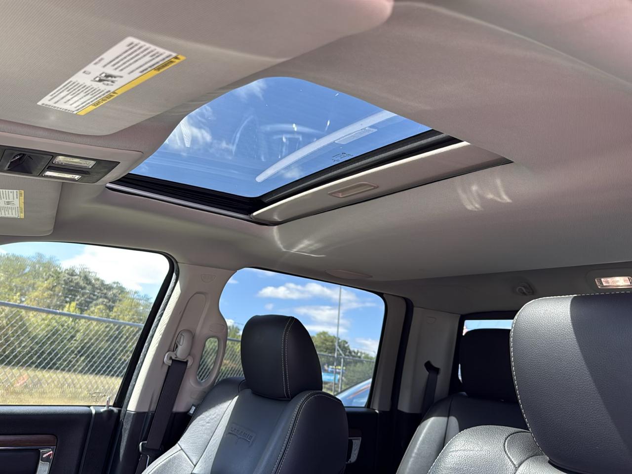 RAM 1500 Laramie Crew Cab SWB 4WD 2015