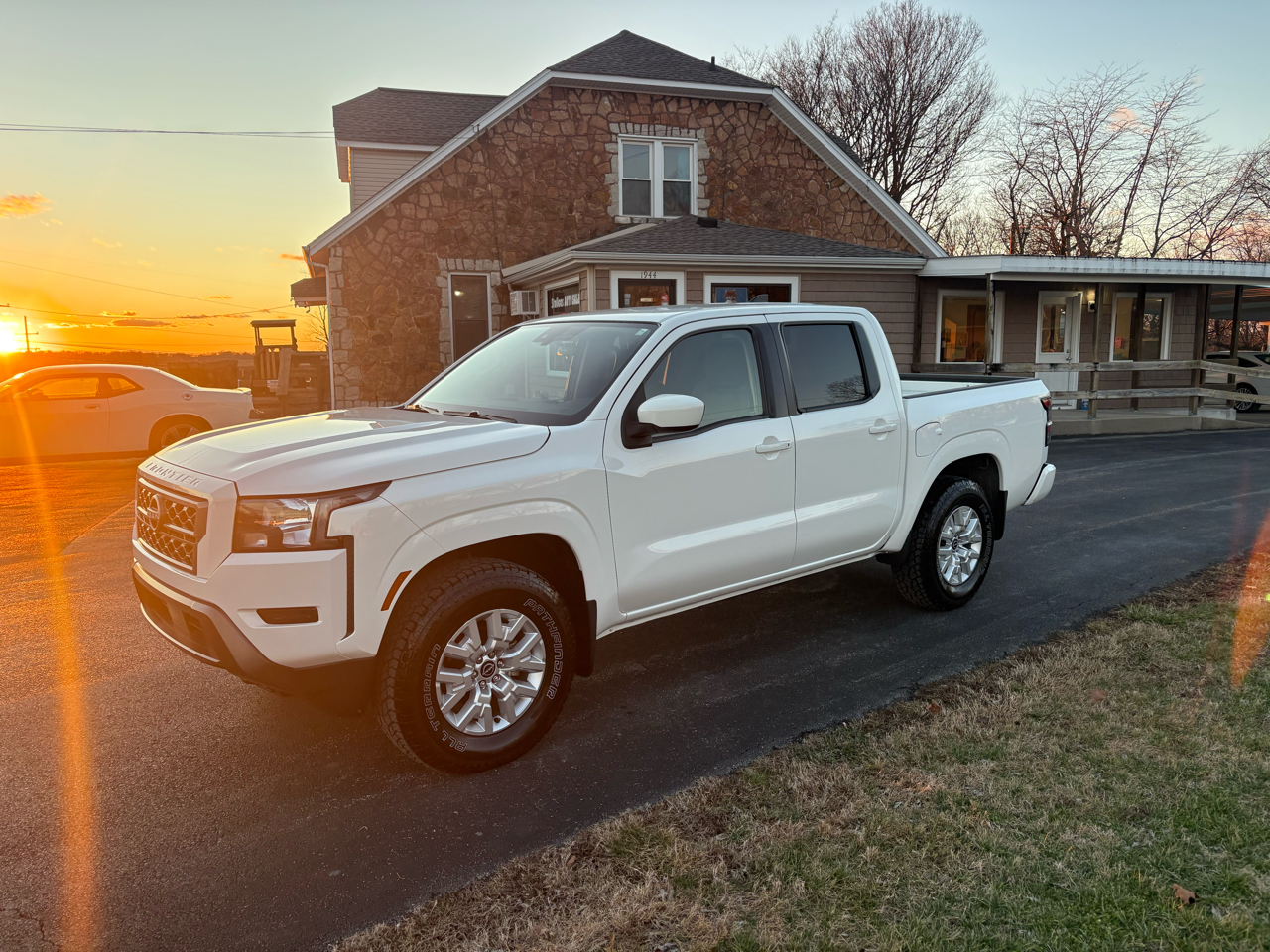 2023 Nissan Frontier Crew Cab 4x4 SV Auto