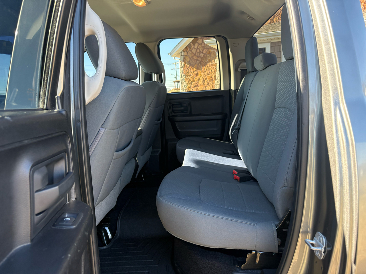 RAM 1500 4WD Quad Cab 140.5" Express 2013