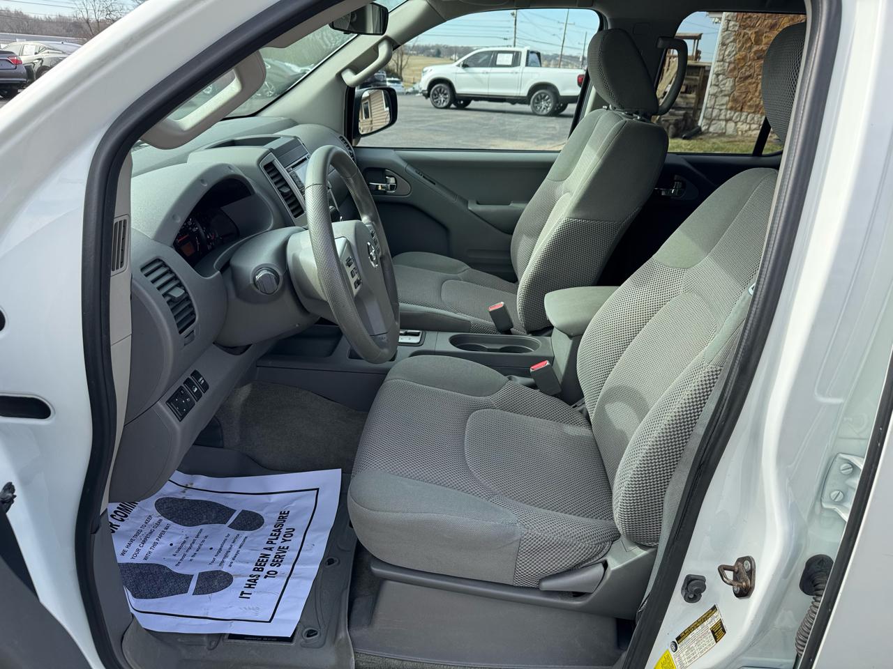 Nissan Frontier 4WD Crew Cab SWB Auto SV 2016