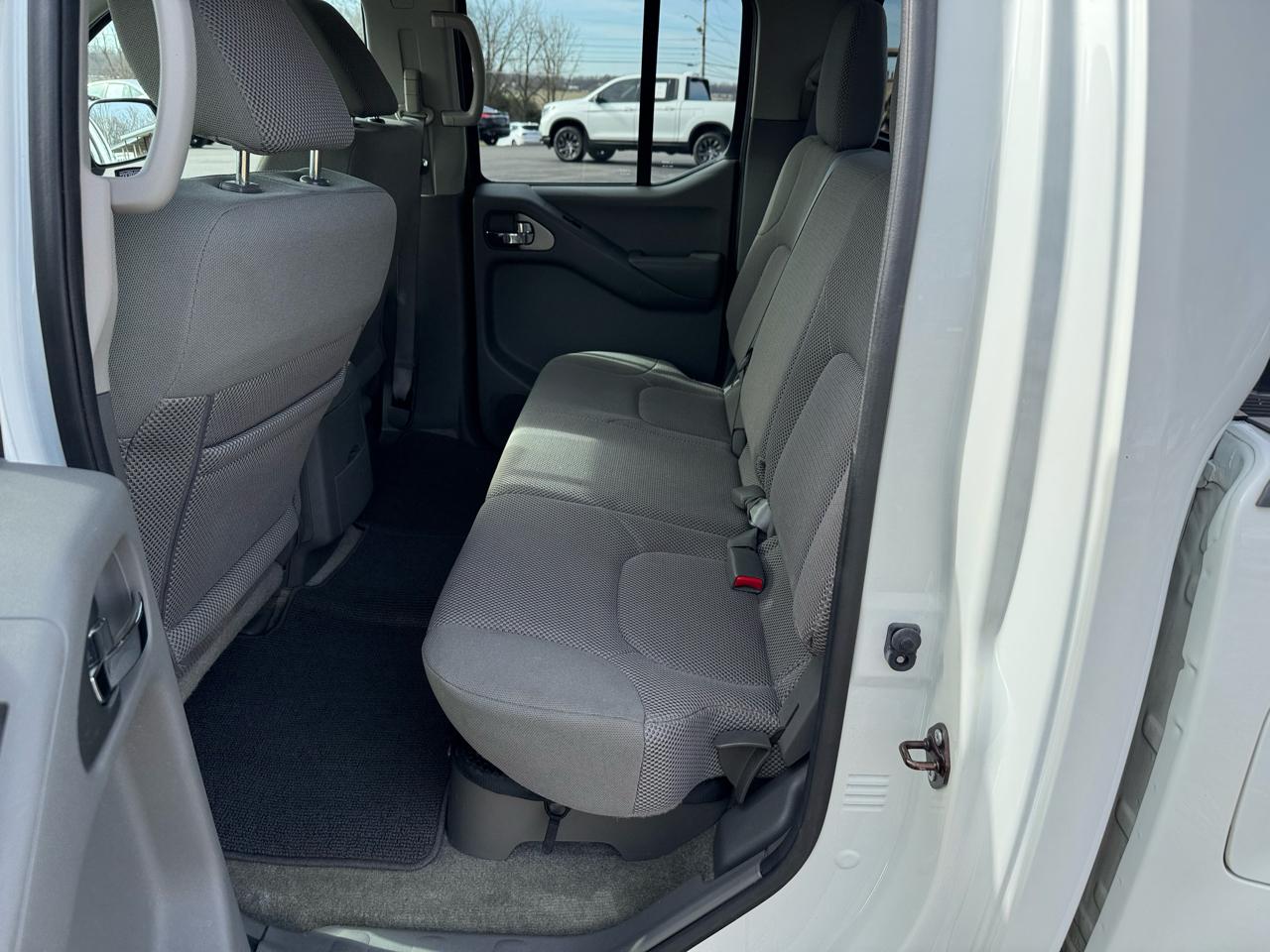 Nissan Frontier 4WD Crew Cab SWB Auto SV 2016