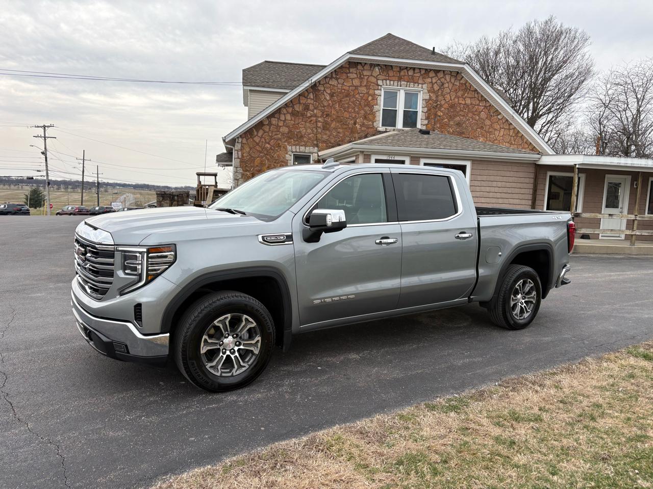 2025 GMC Sierra 1500 4WD Crew Cab 147" SLT