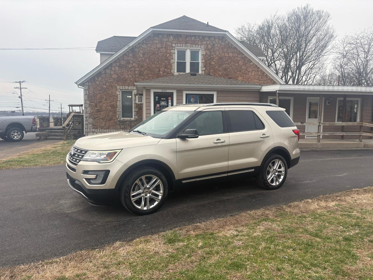 Ford Explorer 4WD 4dr XLT 2017