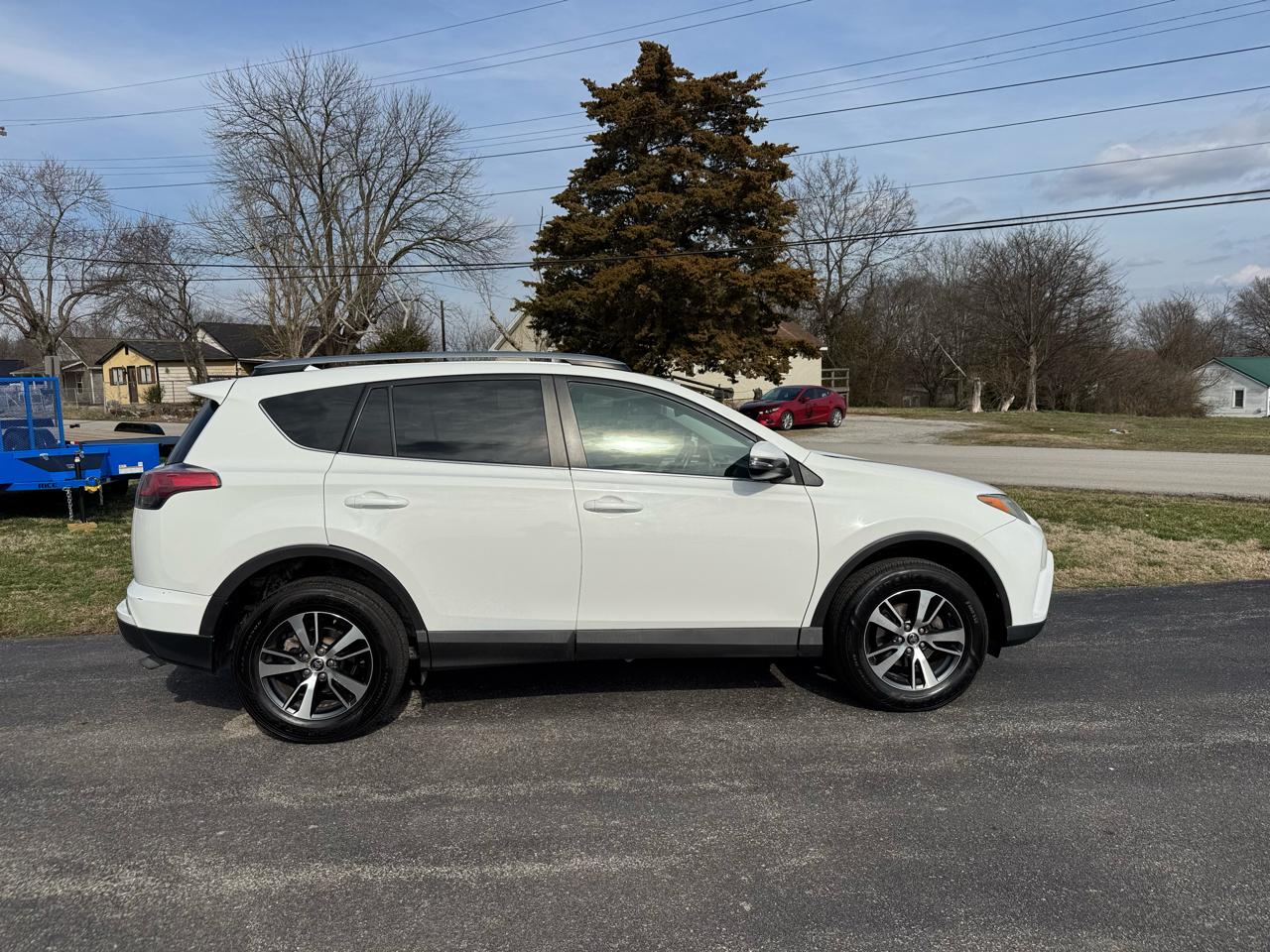 Toyota RAV4 XLE FWD (Natl) 2017