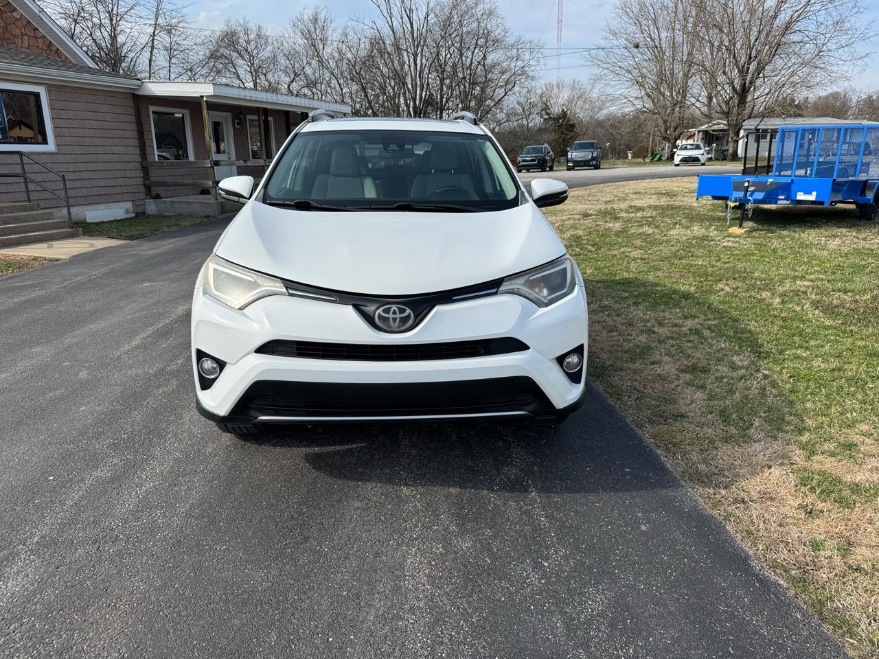 Toyota RAV4 XLE FWD (Natl) 2017