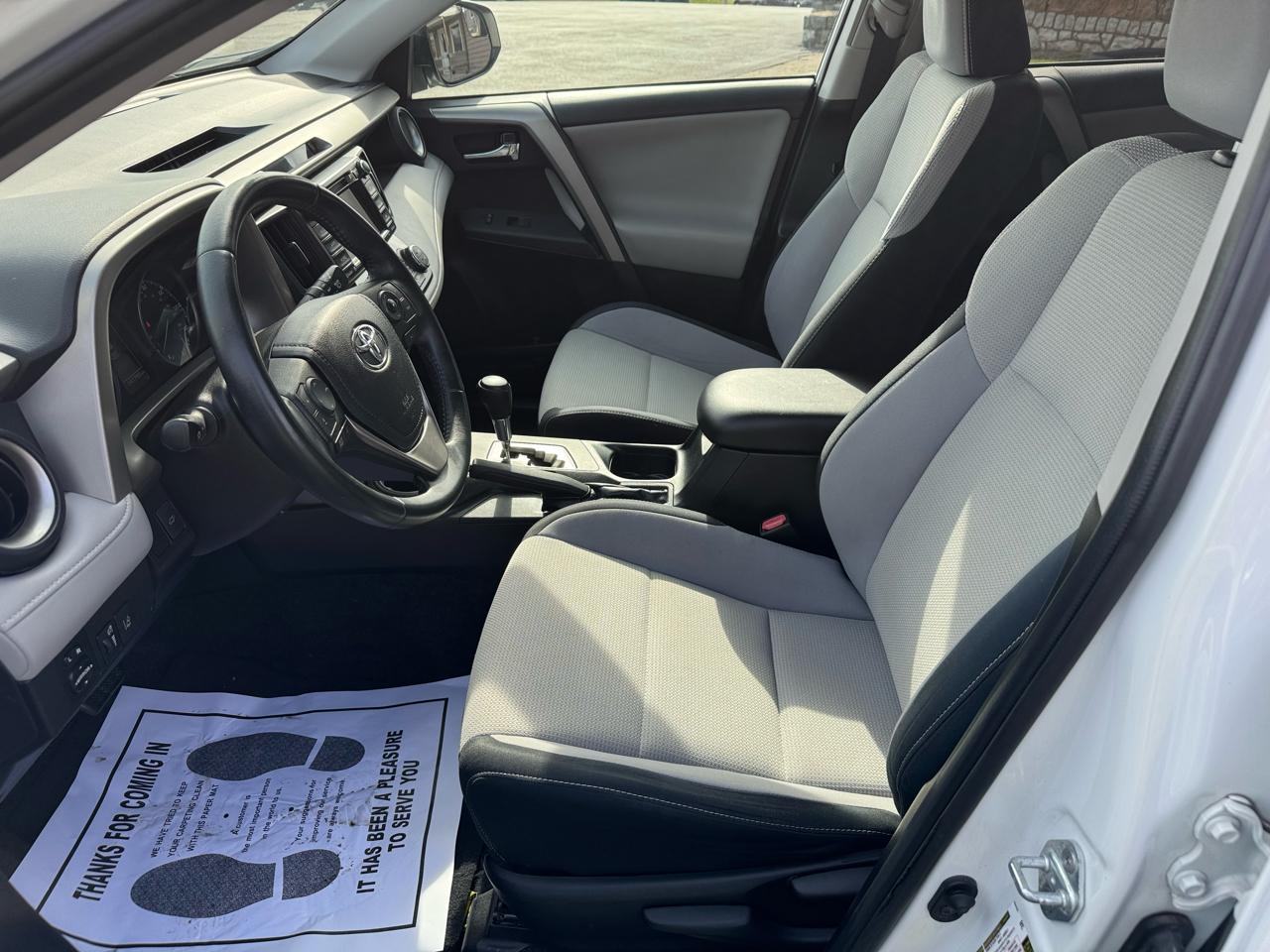 Toyota RAV4 XLE FWD (Natl) 2017