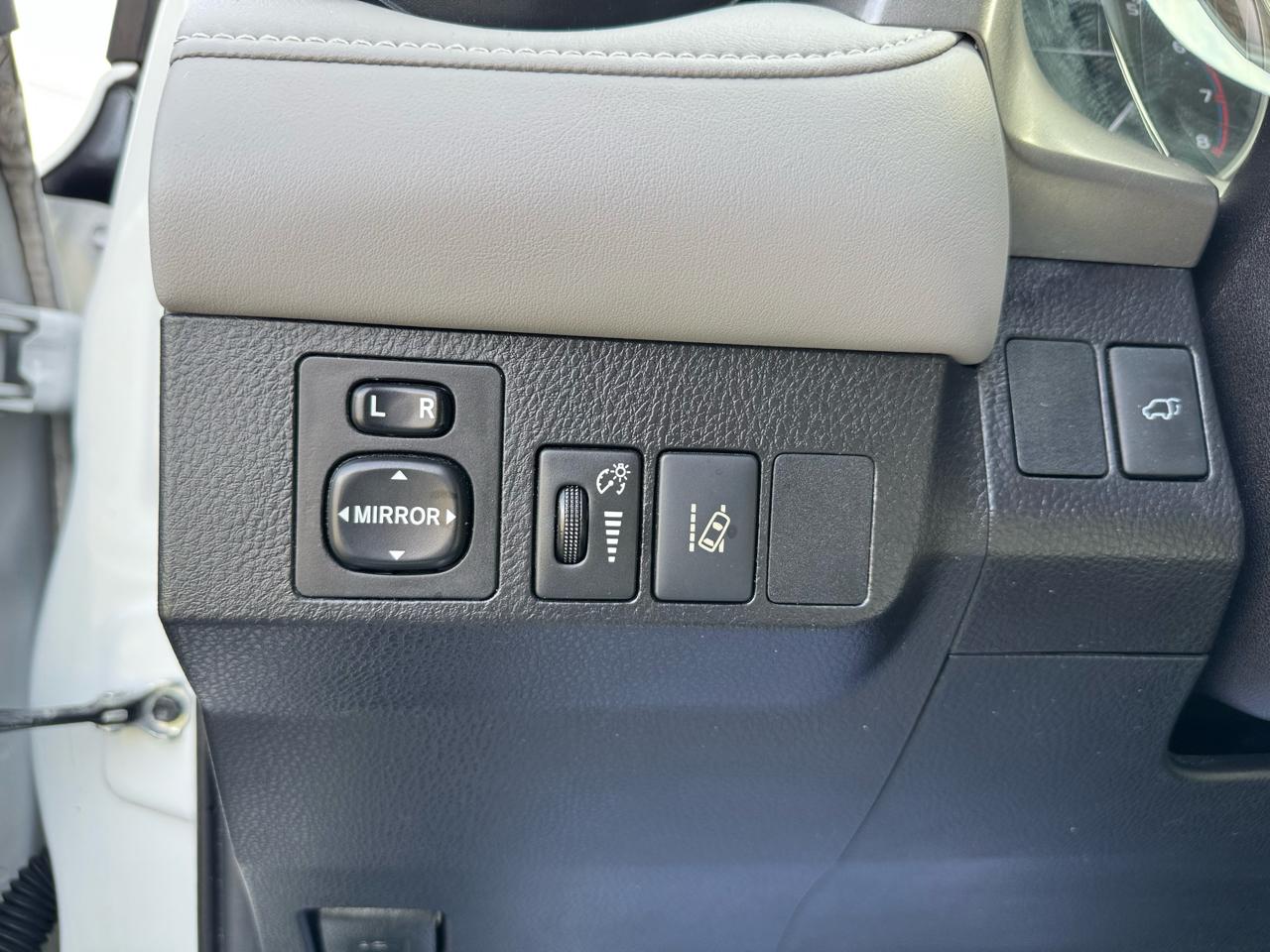 Toyota RAV4 XLE FWD (Natl) 2017