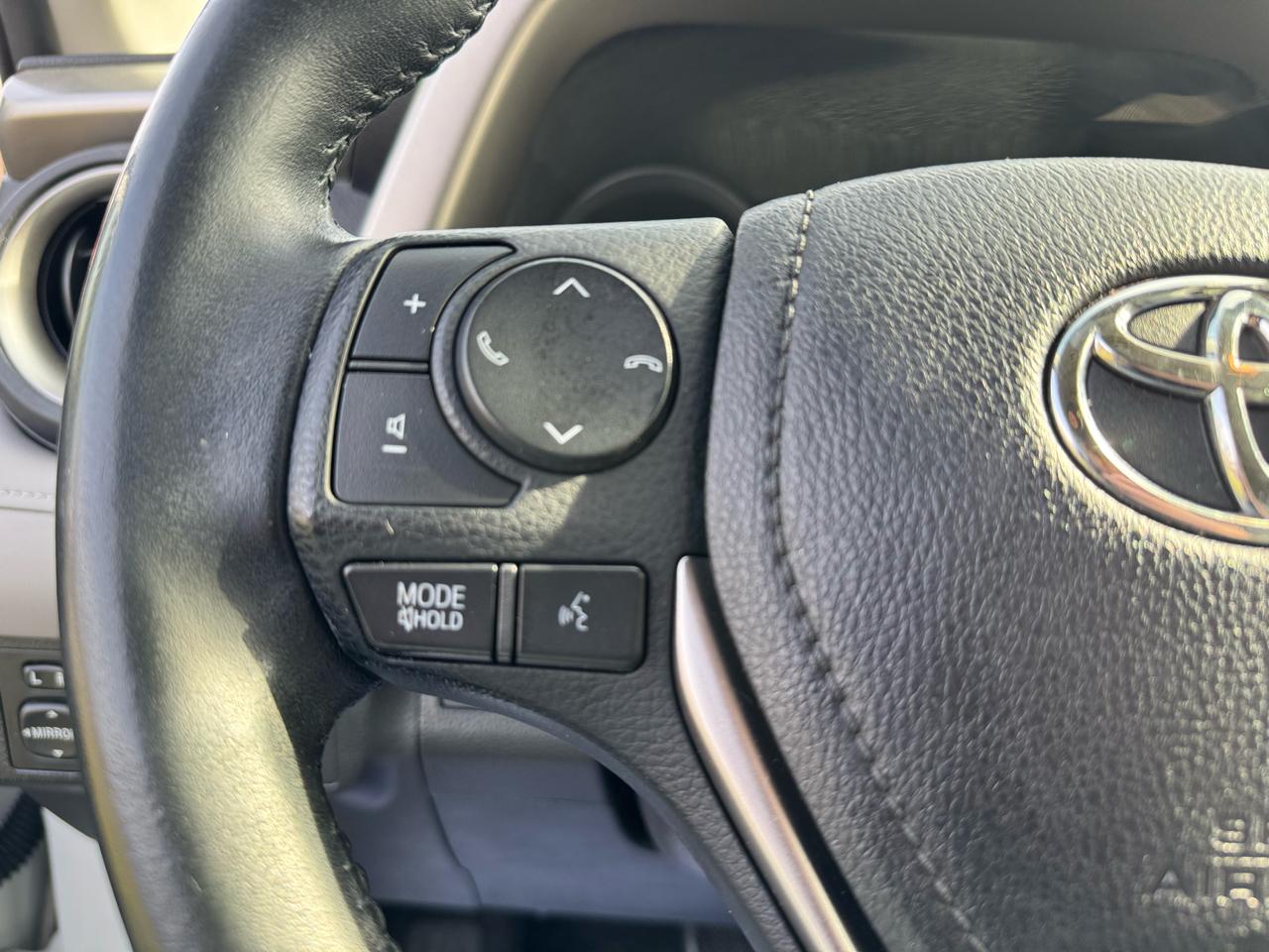 Toyota RAV4 XLE FWD (Natl) 2017