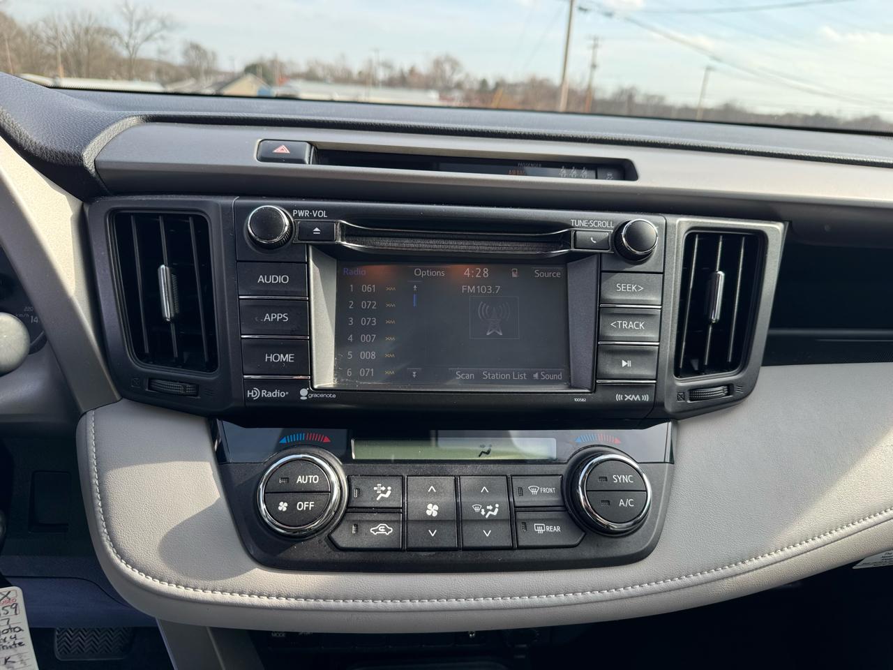 Toyota RAV4 XLE FWD (Natl) 2017