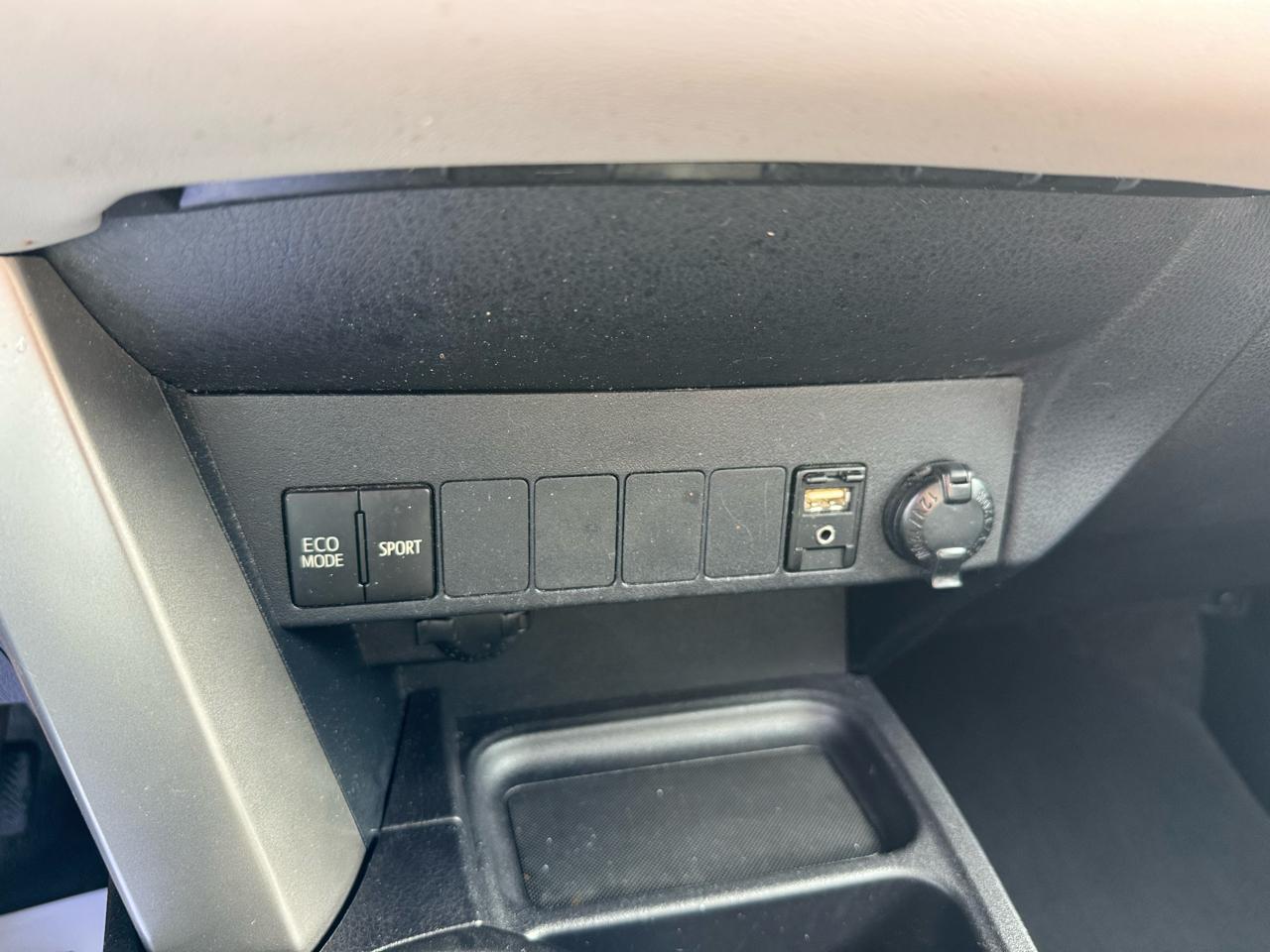 Toyota RAV4 XLE FWD (Natl) 2017