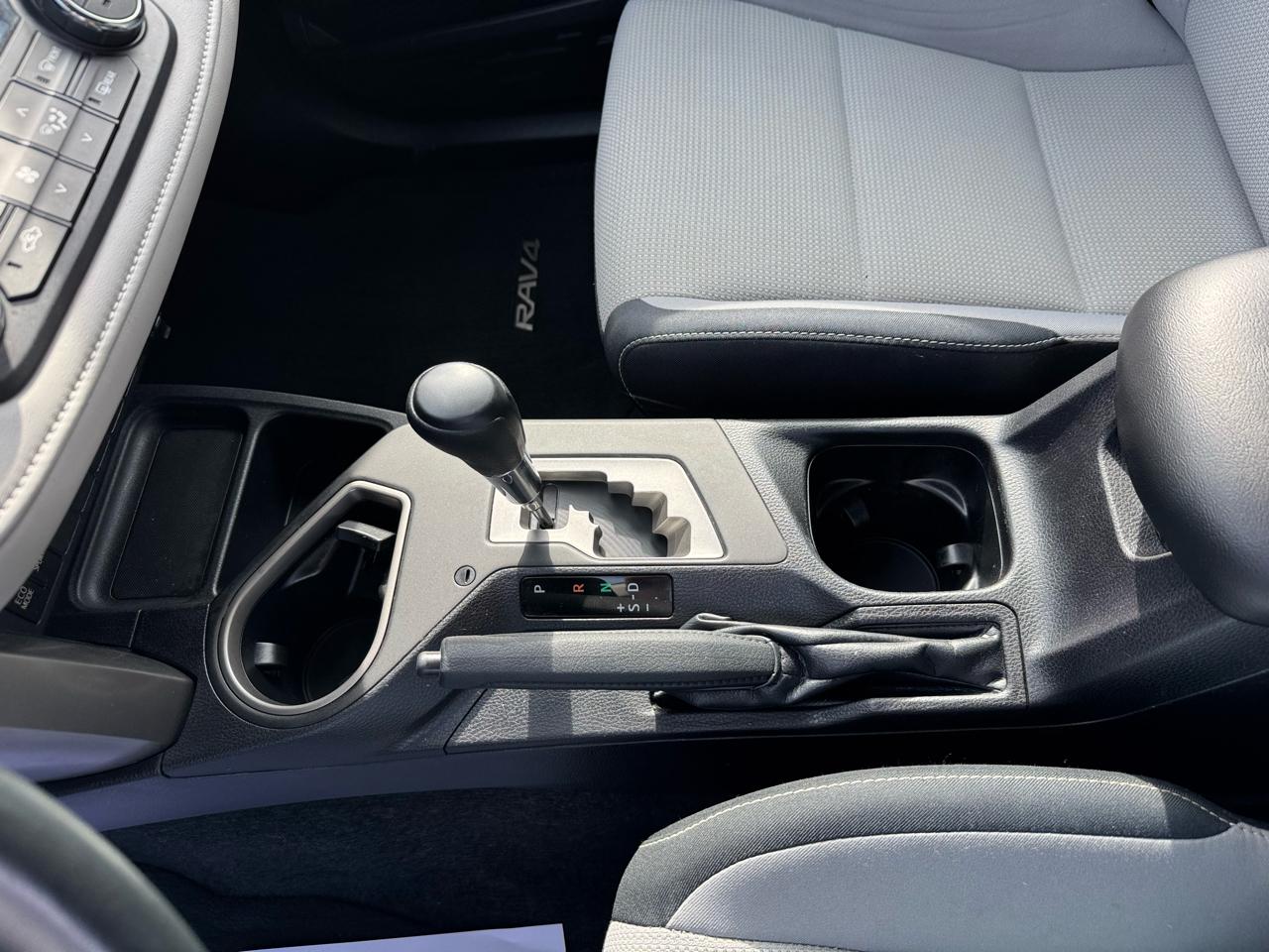 Toyota RAV4 XLE FWD (Natl) 2017