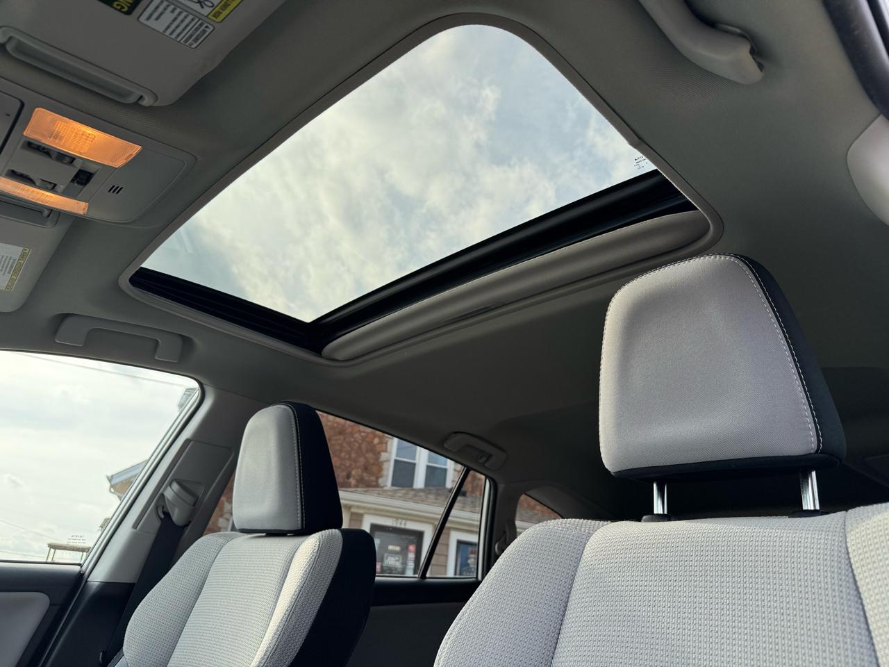 Toyota RAV4 XLE FWD (Natl) 2017