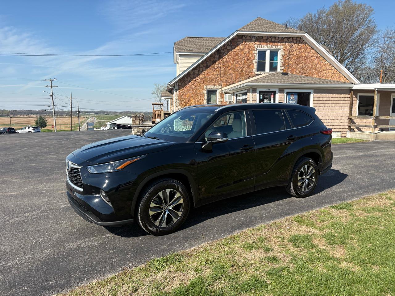 2023 Toyota Highlander Hybrid XLE