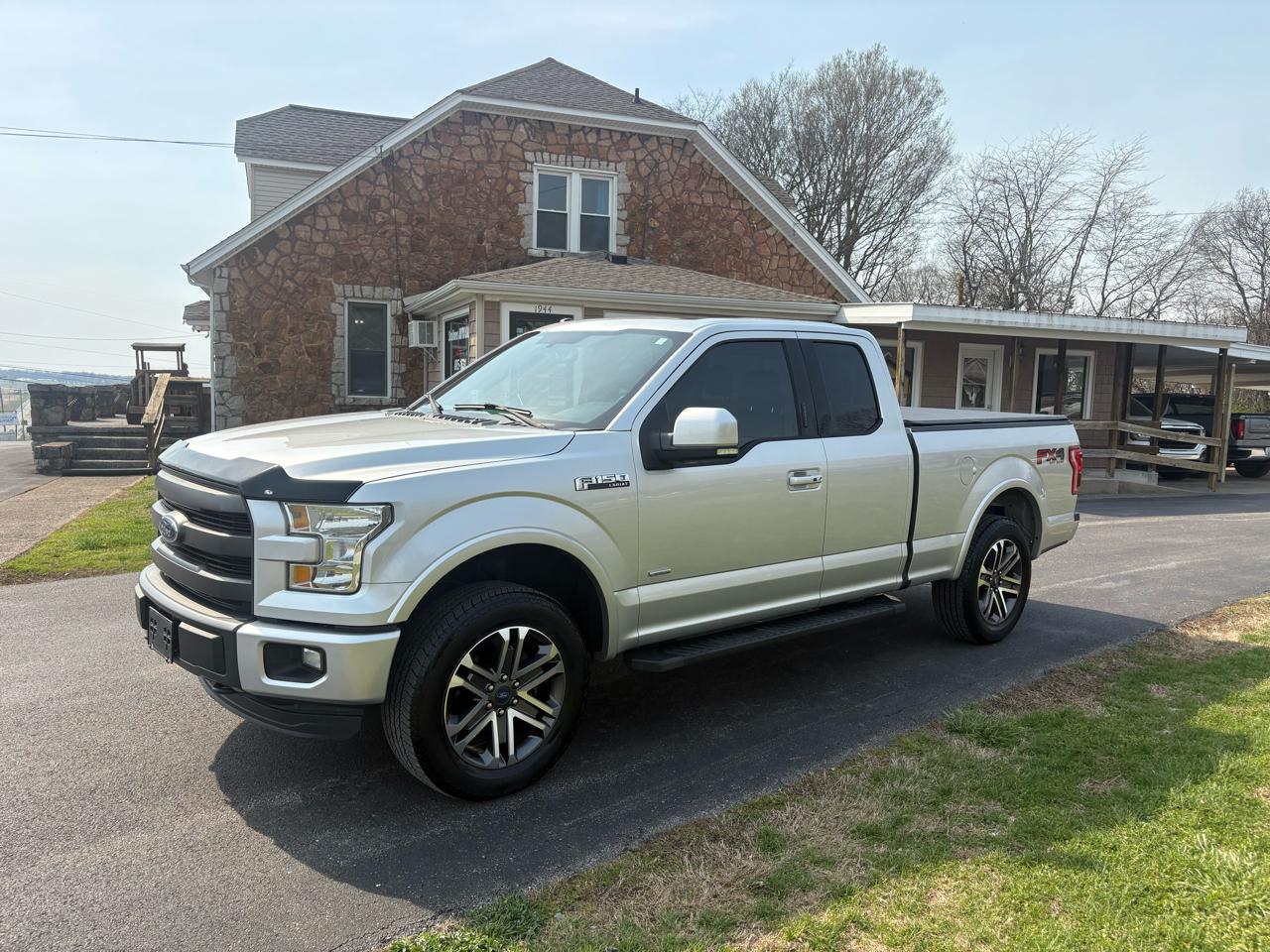 2015 Ford F-150 4WD SuperCab 145" Lariat