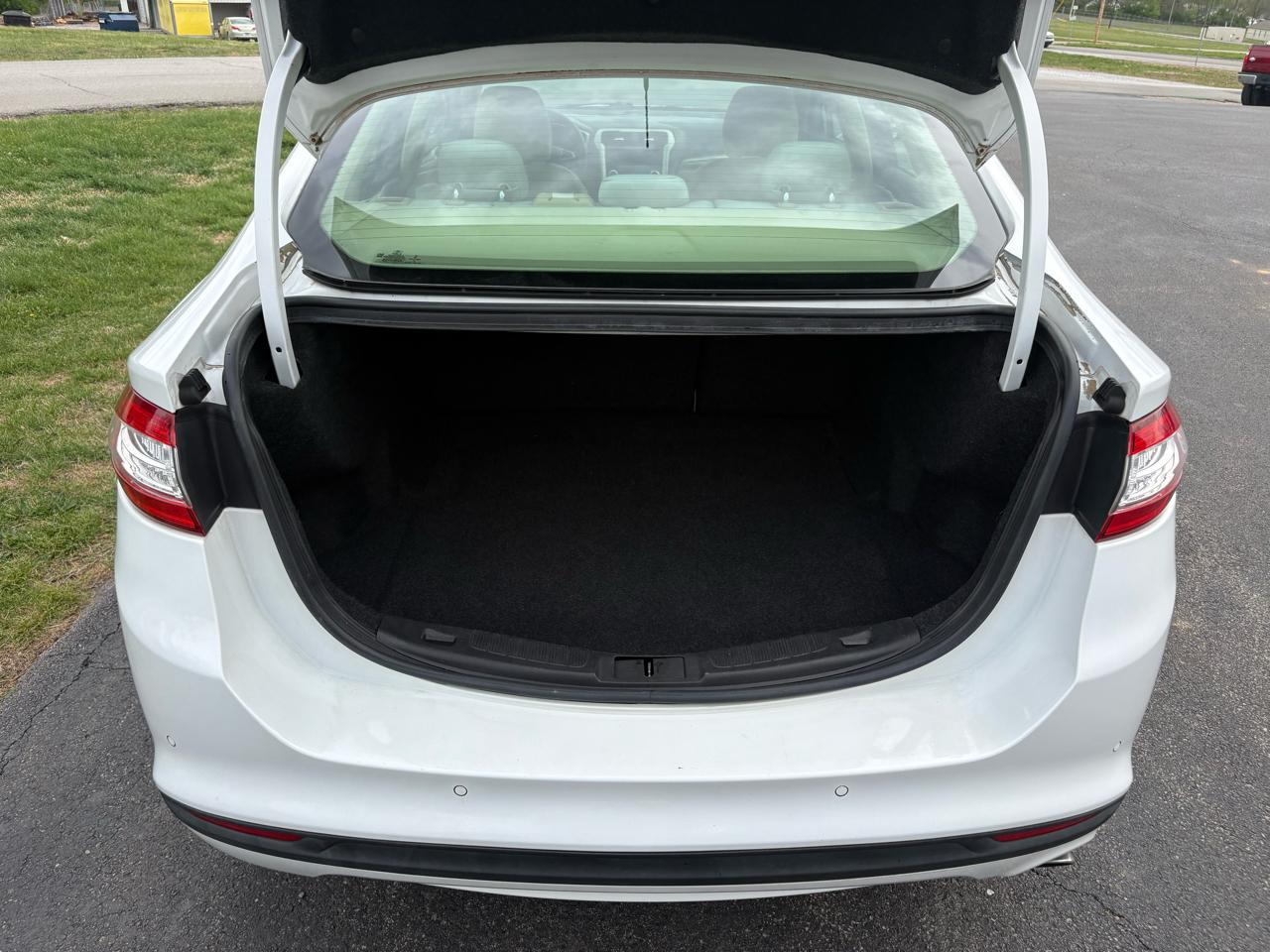 Ford Fusion 4dr Sdn SE FWD 2016