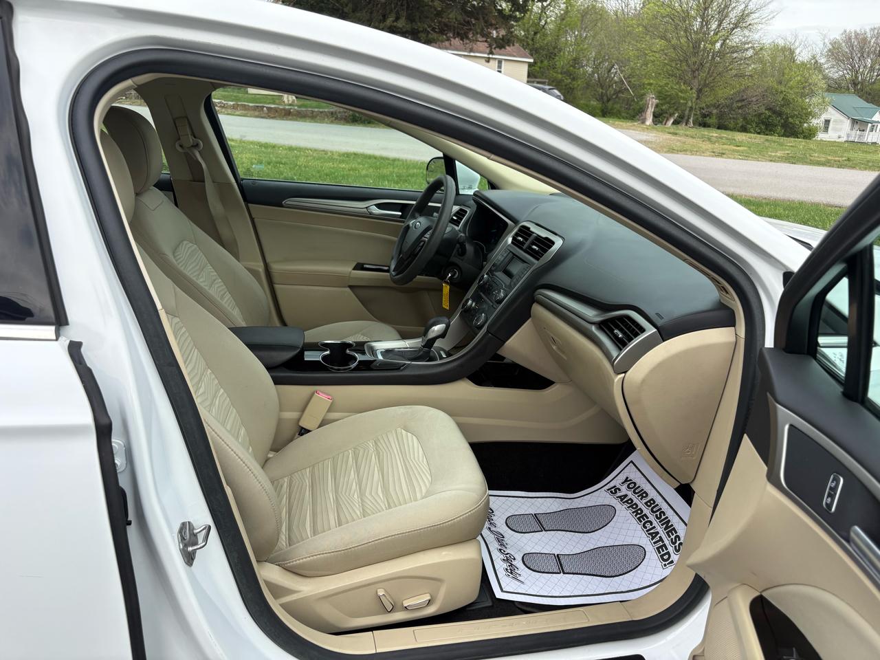 Ford Fusion 4dr Sdn SE FWD 2016