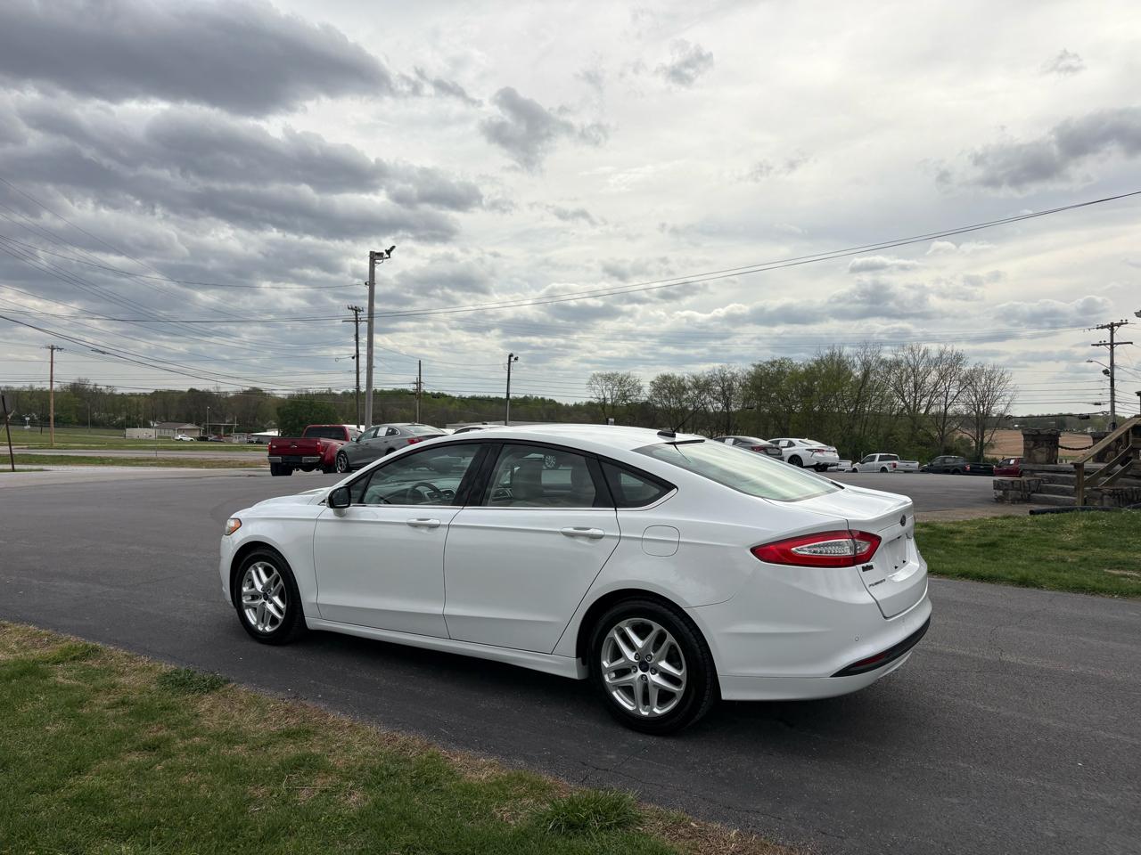 Ford Fusion 4dr Sdn SE FWD 2016