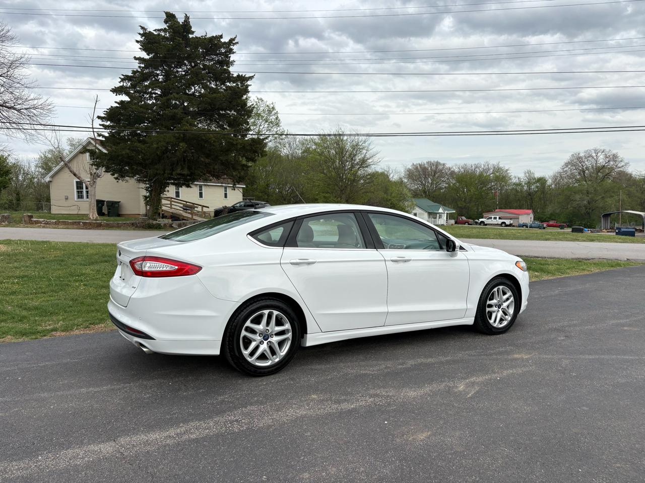 Ford Fusion 4dr Sdn SE FWD 2016