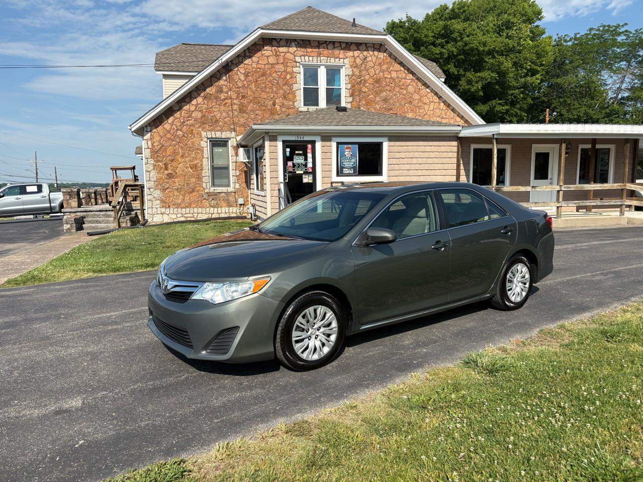 2012 Toyota Camry 4dr Sdn LE Auto