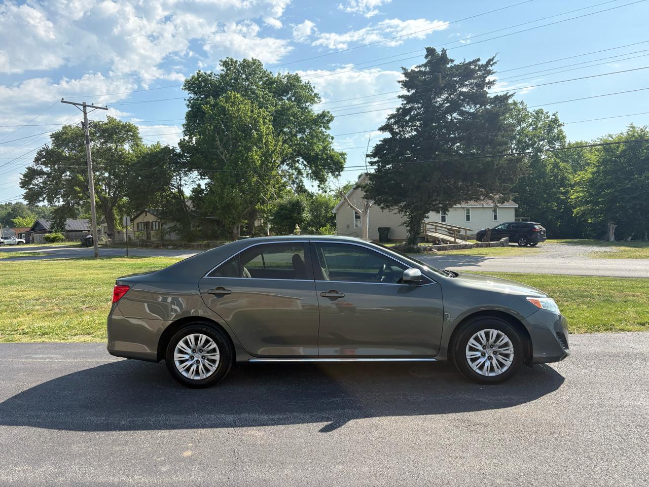 Toyota Camry 4dr Sdn LE Auto 2012