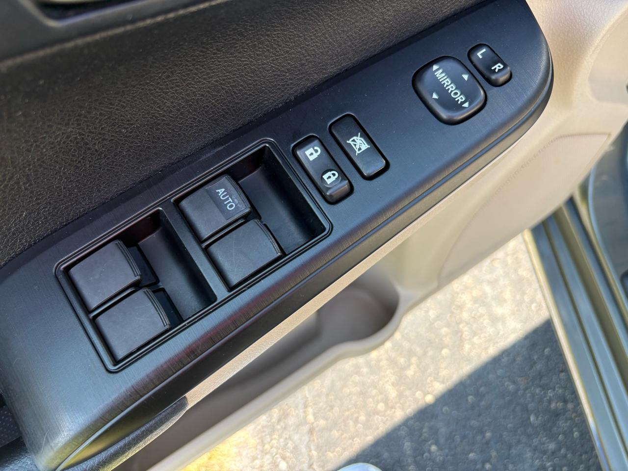 Toyota Camry 4dr Sdn LE Auto 2012