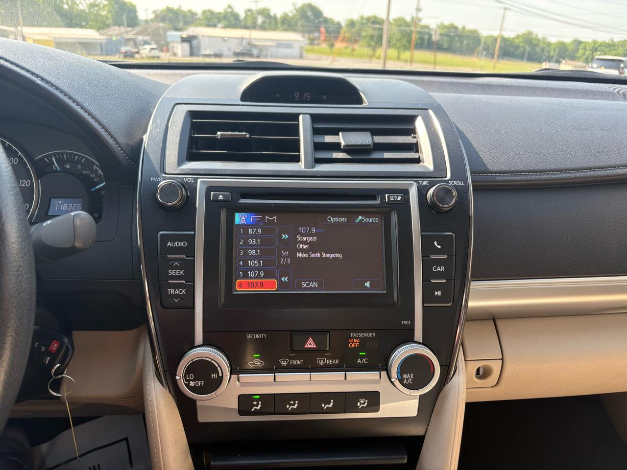 Toyota Camry 4dr Sdn LE Auto 2012