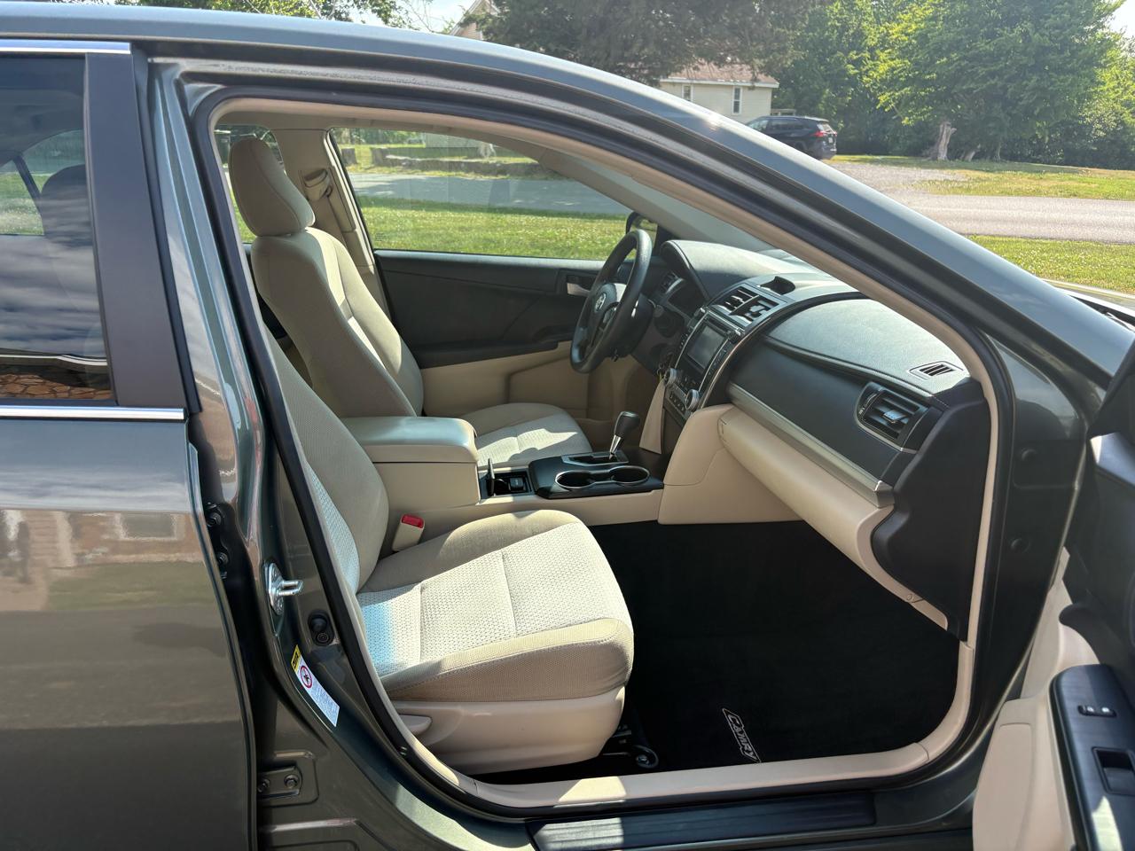 Toyota Camry 4dr Sdn LE Auto 2012