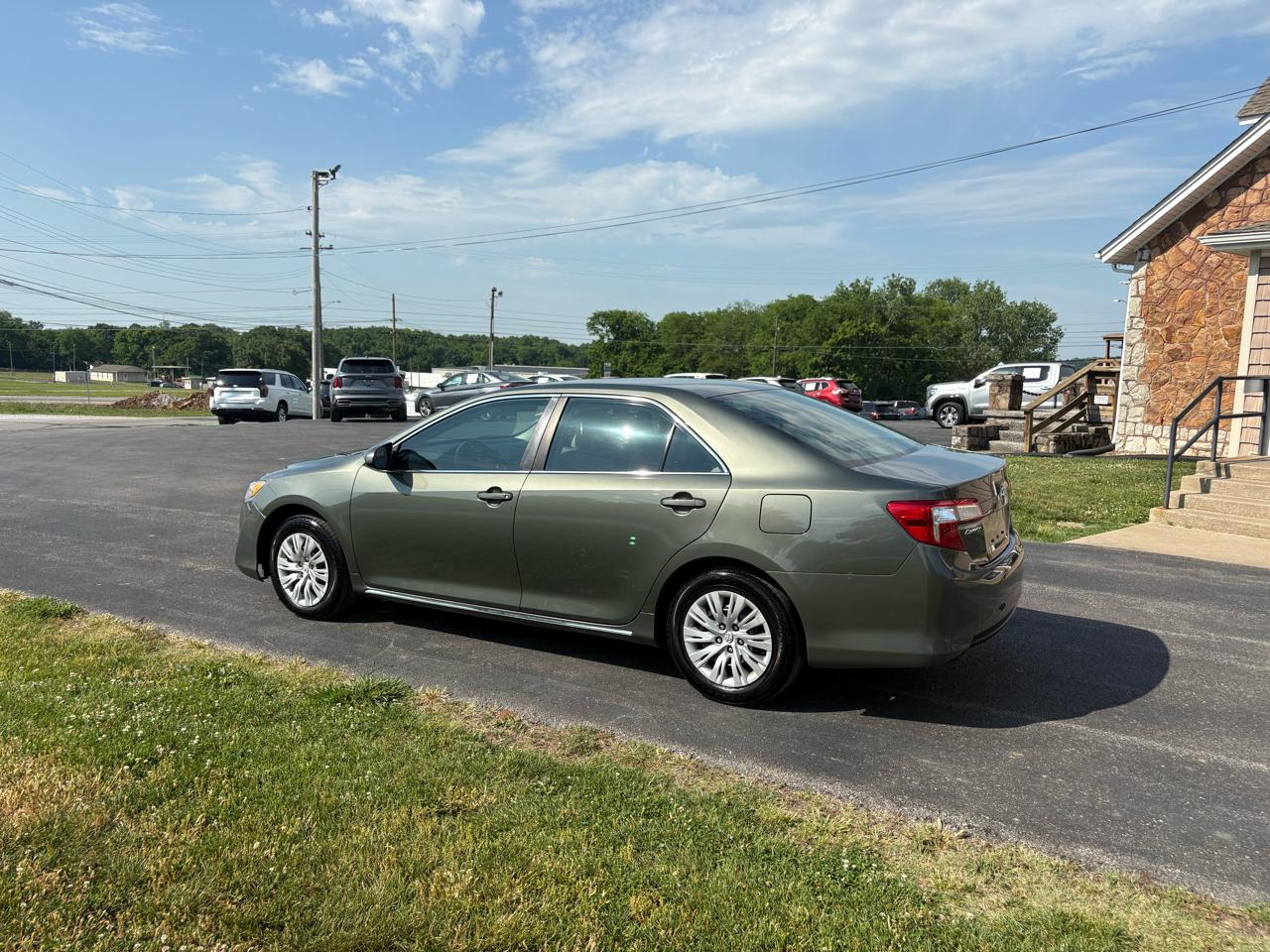 Toyota Camry 4dr Sdn LE Auto 2012