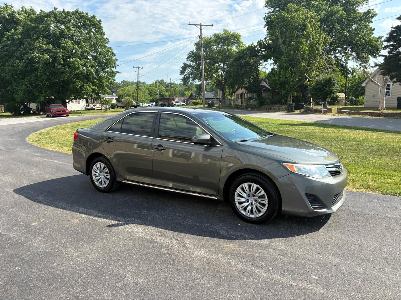 Toyota Camry 4dr Sdn LE Auto 2012