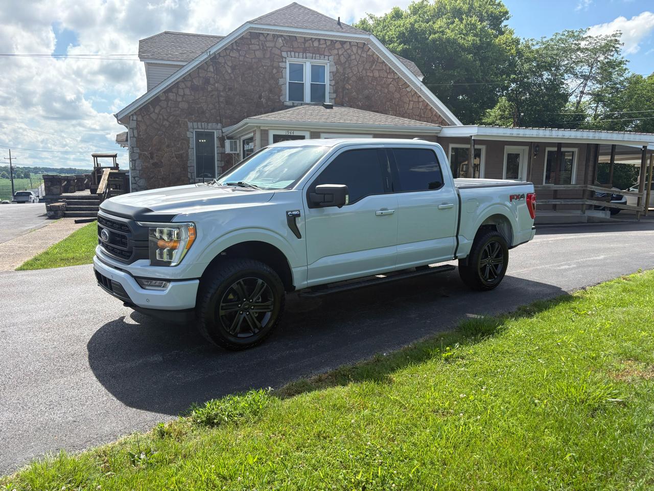 2022 Ford F-150 4WD SuperCrew 139" XLT