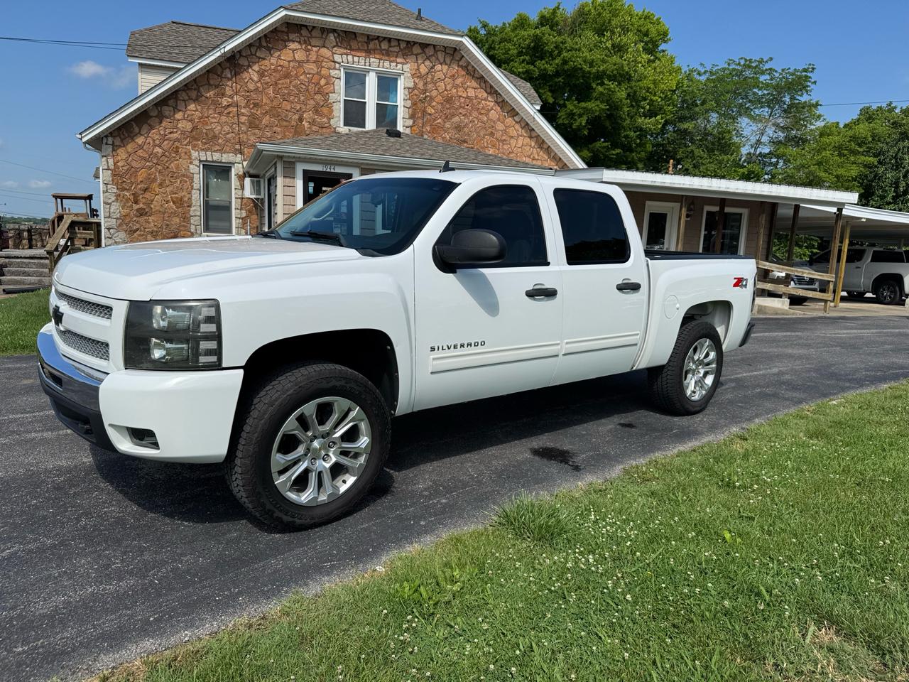 Chevrolet Silverado 1500 4WD Crew Cab 143.5" LT 2011