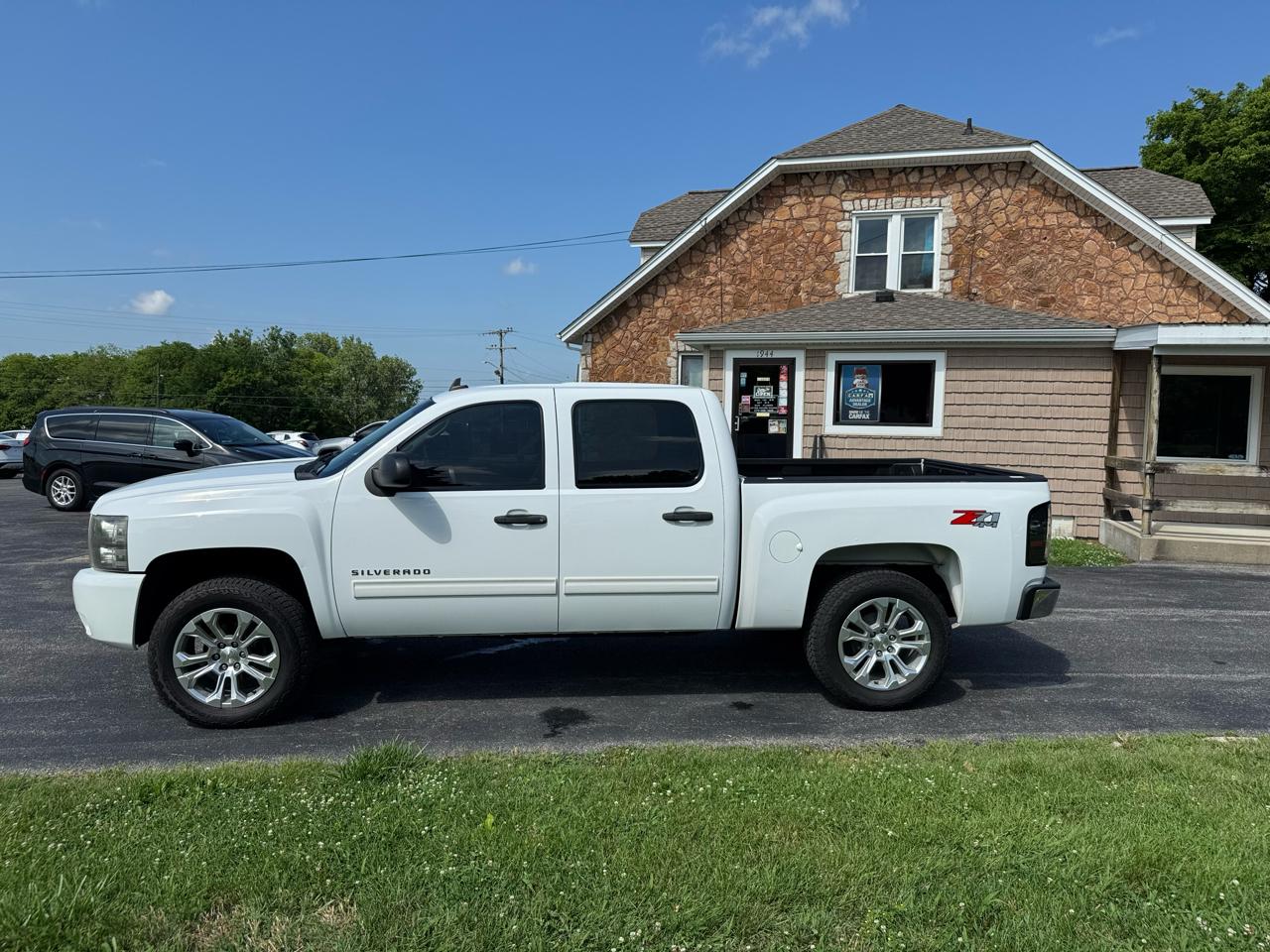 Chevrolet Silverado 1500 4WD Crew Cab 143.5" LT 2011