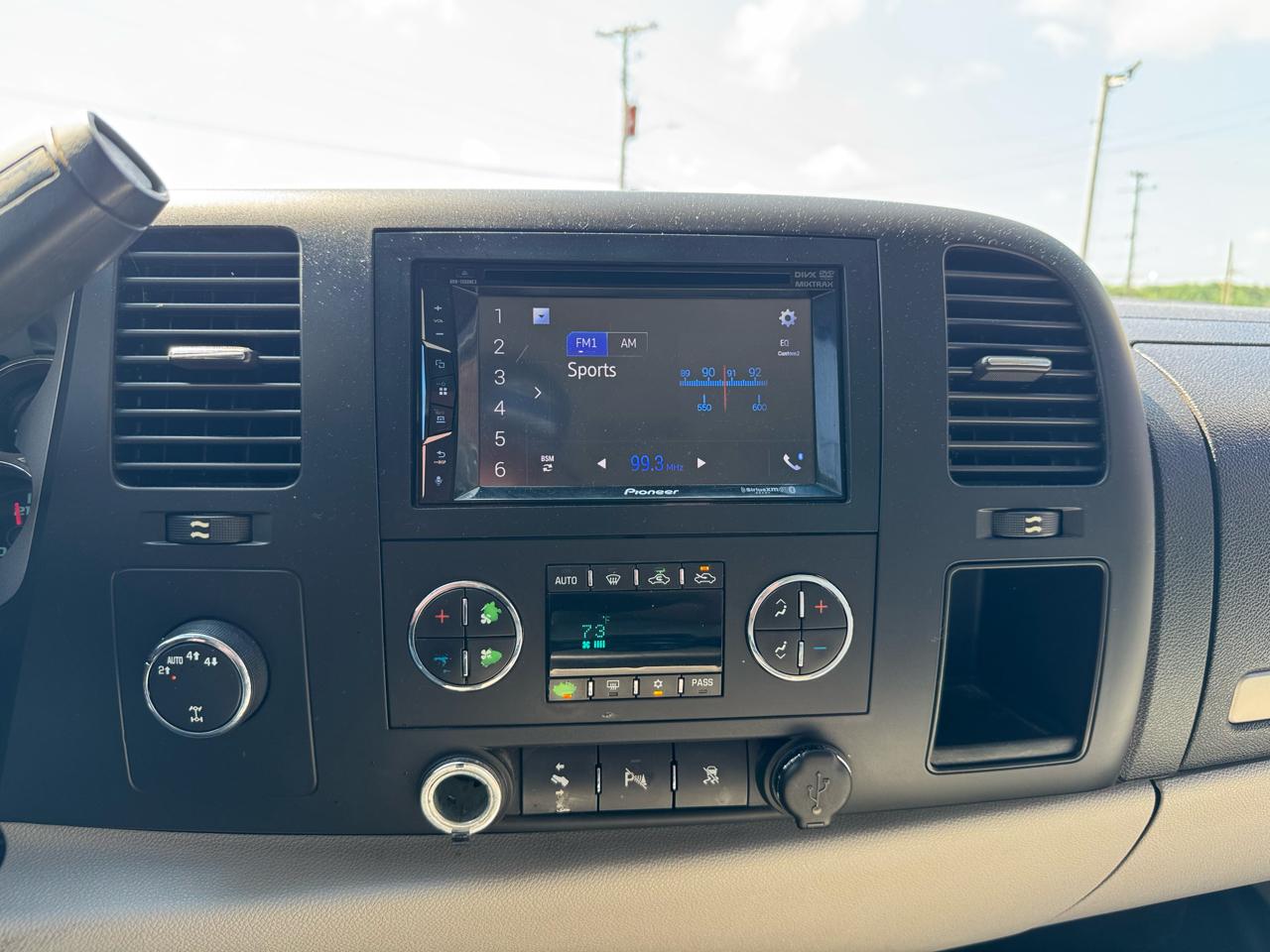 Chevrolet Silverado 1500 4WD Crew Cab 143.5" LT 2011