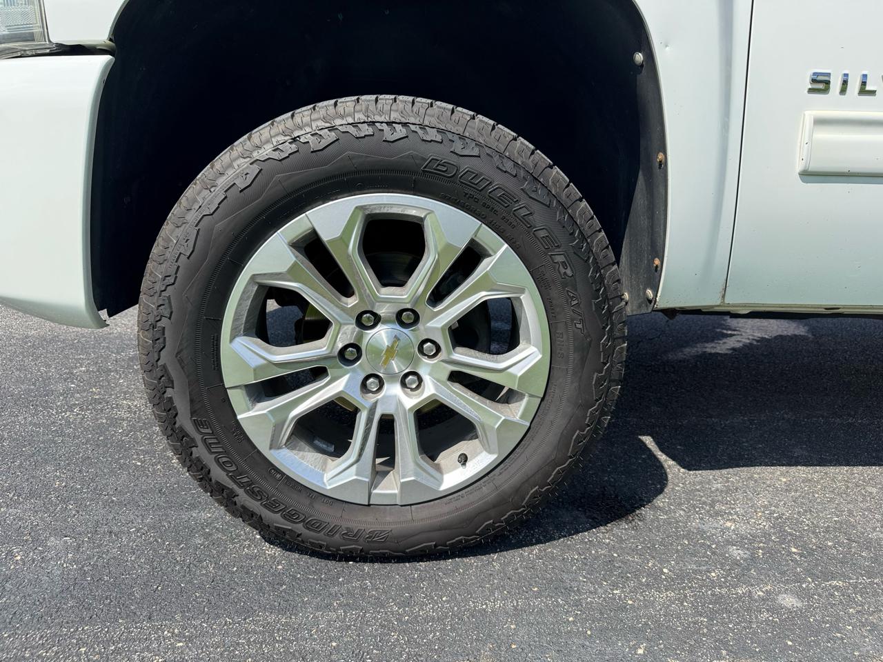 Chevrolet Silverado 1500 4WD Crew Cab 143.5" LT 2011