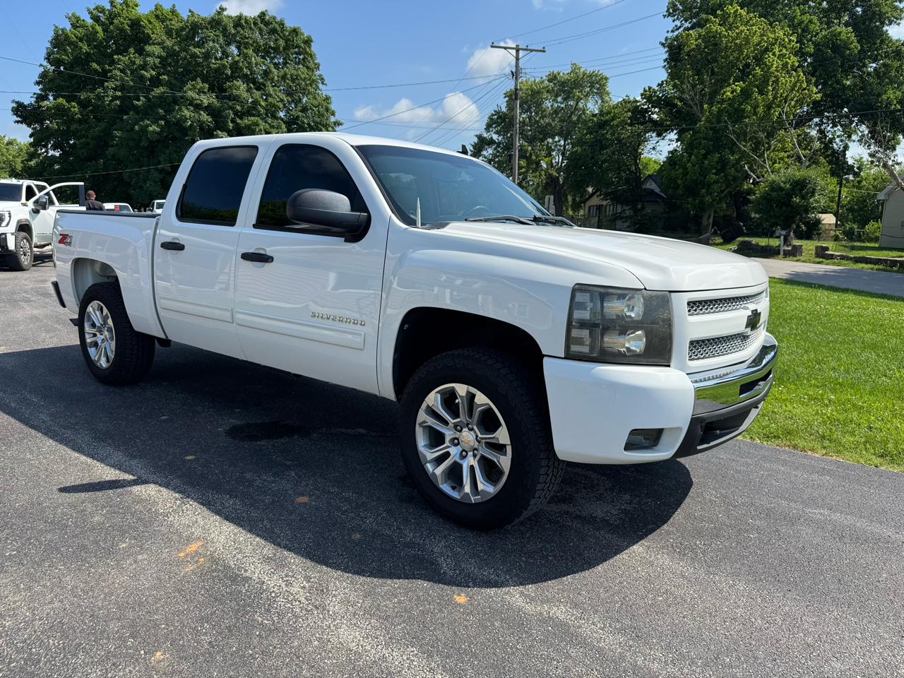 Chevrolet Silverado 1500 4WD Crew Cab 143.5" LT 2011