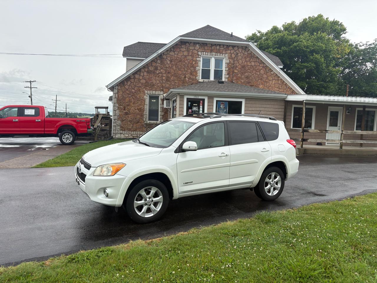 Toyota RAV4 Limited FWD 2010