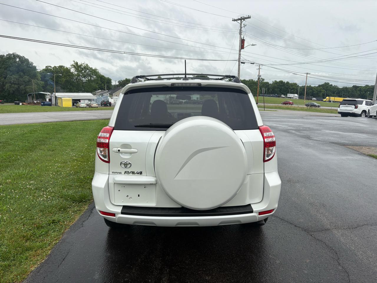 Toyota RAV4 Limited FWD 2010