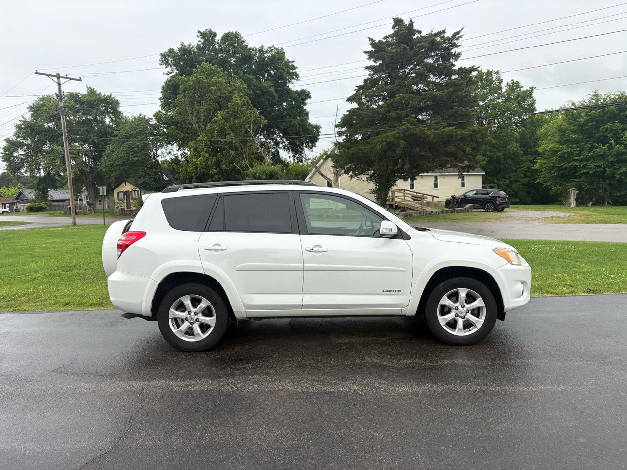 Toyota RAV4 Limited FWD 2010