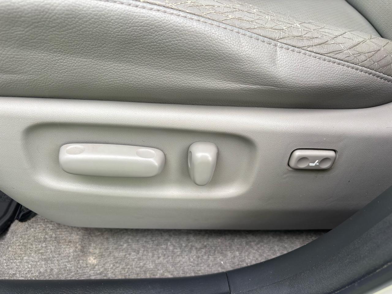Toyota RAV4 Limited FWD 2010