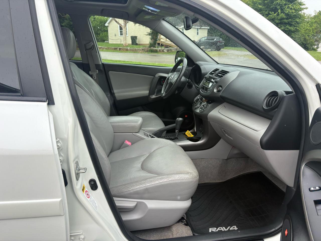 Toyota RAV4 Limited FWD 2010