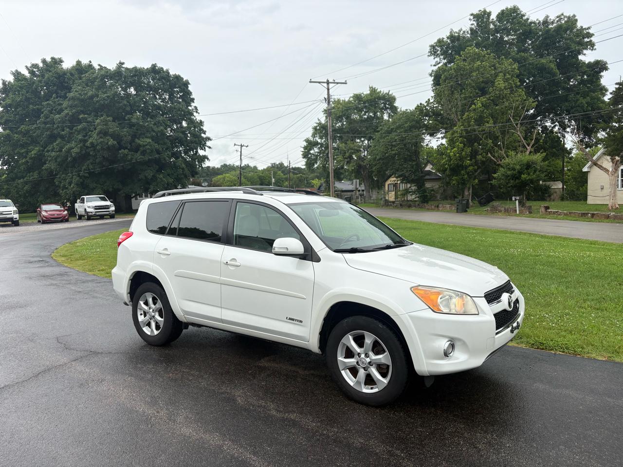 Toyota RAV4 Limited FWD 2010