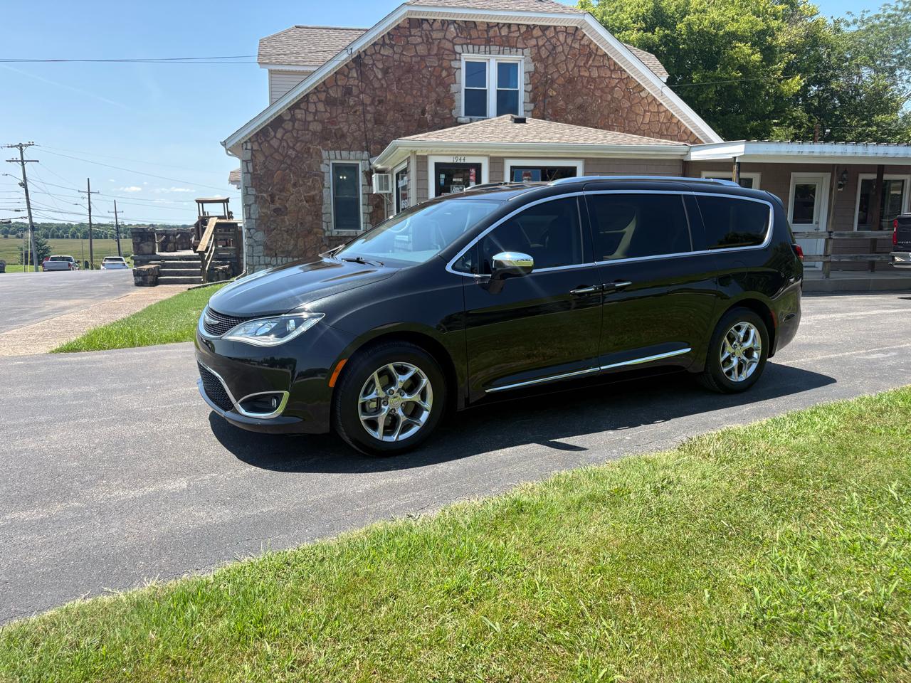 2017 Chrysler Pacifica Limited FWD